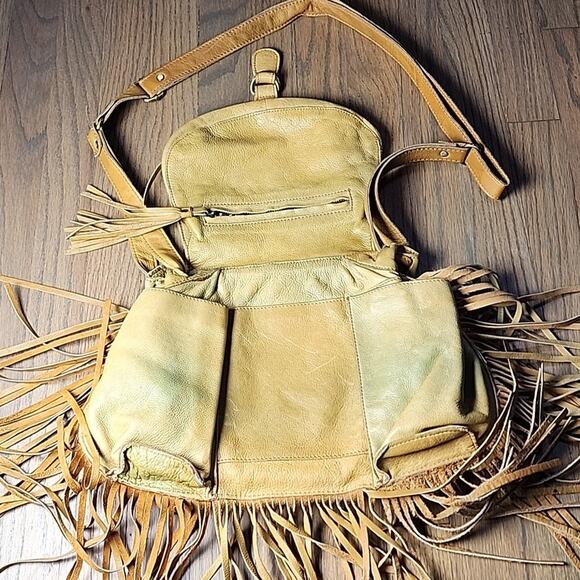 Boho Chic Fringed Leather Shoulder Bag - Picture 6 of 10